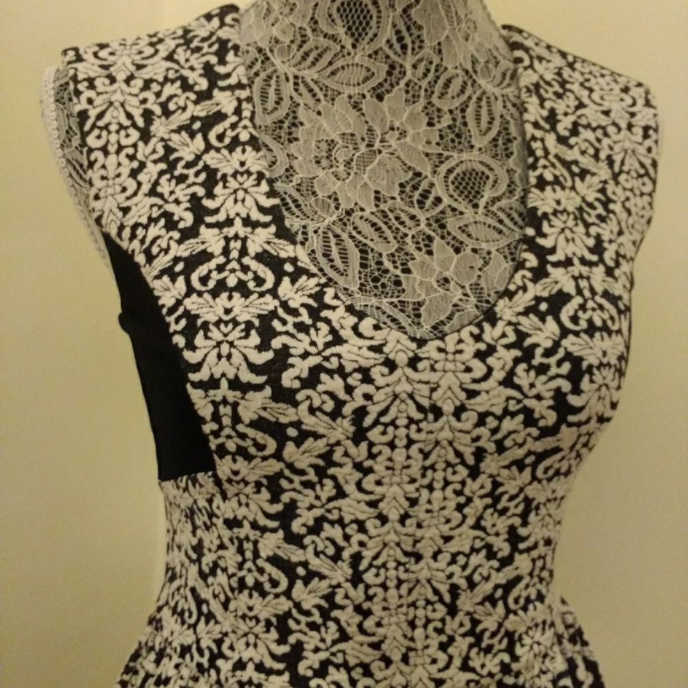 Colorblock Black & Lace Pattern Dress - Picture 5 of 8